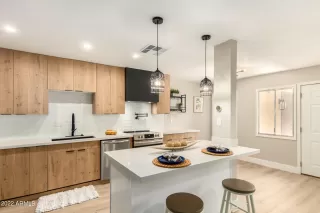 Photo #2: 6398619 Listing 