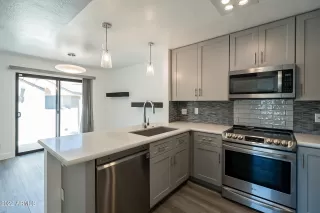 Photo #5: 6399012 Listing