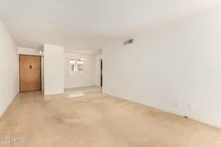 Photo #6: 6399104 Listing