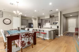 Photo #6: 6399235 Listing