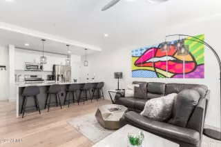 Photo #4: 6399931 Listing