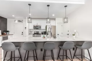 Photo #5: 6399931 Listing