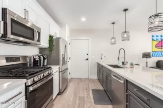 Photo #6: 6399931 Listing