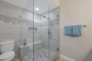 Photo #5: 6400028 Listing