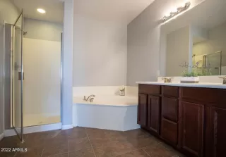 Photo #5: 6400698 Listing 