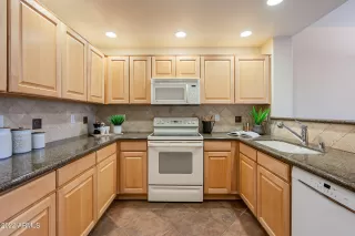 Photo #3: 6402176 Listing