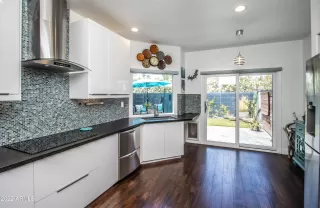 Photo #3: 6402600 Listing