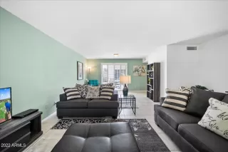Photo #4: 6402845 Listing