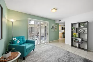 Photo #5: 6402845 Listing