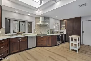 Photo #2: 6402917 Listing 