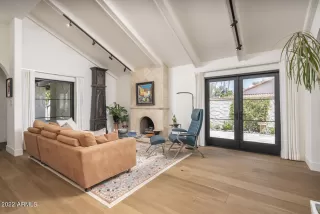 Photo #2: 6403034 Listing