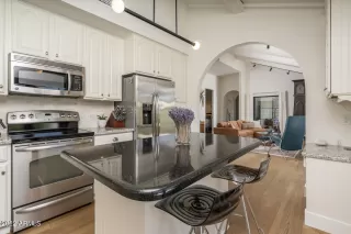 Photo #3: 6403034 Listing