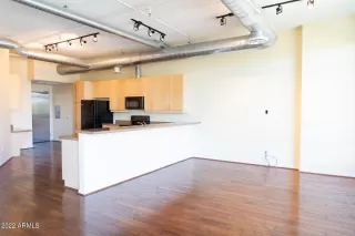 Photo #3: 6403269 Listing