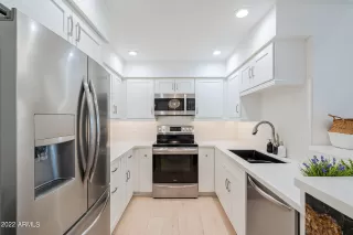 Photo #5: 6403669 Listing