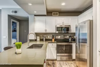 Photo #6: 6403810 Listing