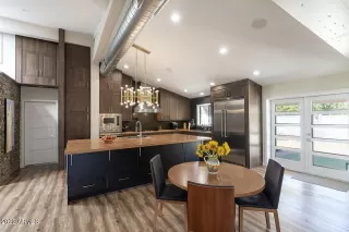 Photo #2: 6404355 Listing