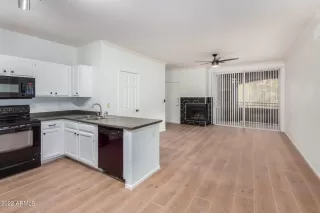 Photo #6: 6405031 Listing