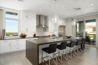 Photo #4: 6405960 Listing