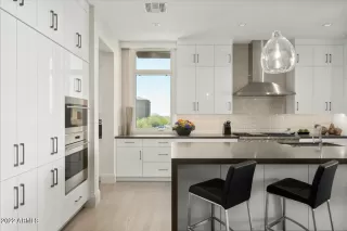 Photo #5: 6405960 Listing