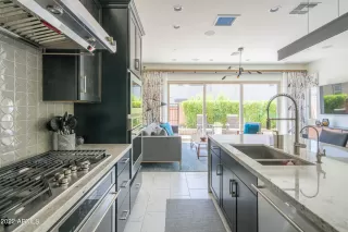 Photo #5: 6406170 Listing