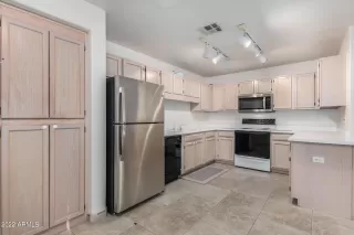 Photo #6: 6406585 Listing