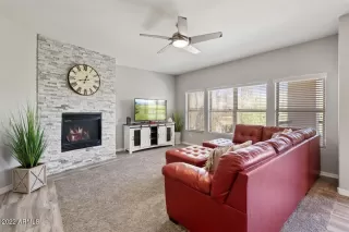 Photo #5: 6406840 Listing