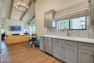 Photo #4: 6406847 Listing 