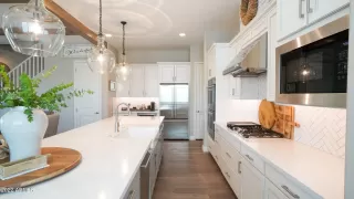 Photo #6: 6406884 Listing 