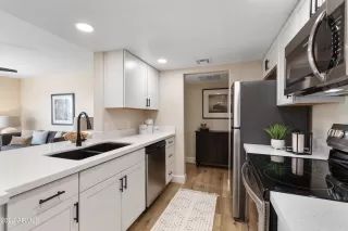 Photo #6: 6406909 Listing