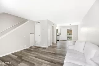 Photo #4: 6408629 Listing