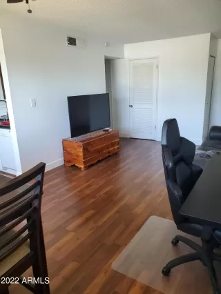 Photo #4: 6408870 Listing 