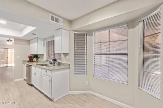 Photo #6: 6409926 Listing 