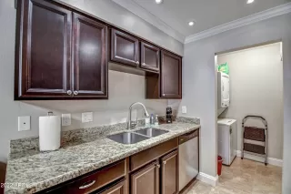 Photo #6: 6410272 Listing