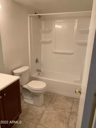 Photo #5: 6410418 Listing