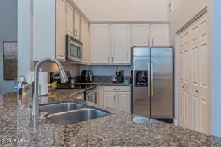 Photo #6: 6410619 Listing