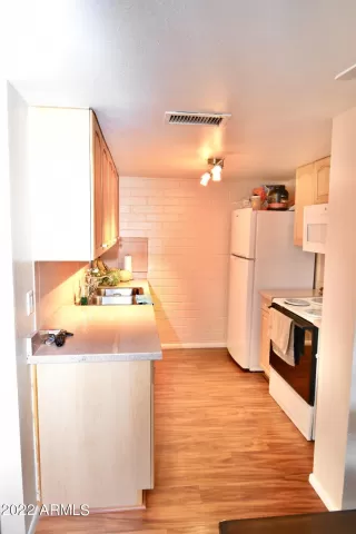 Photo #5: 6411803 Listing