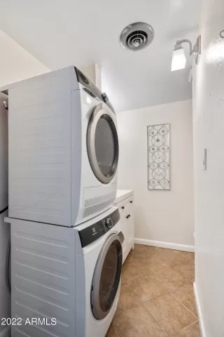 Photo #5: 6411900 Listing