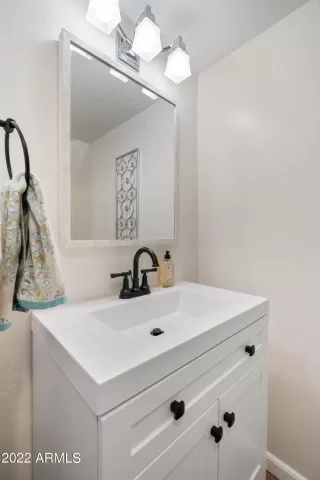 Photo #6: 6411900 Listing