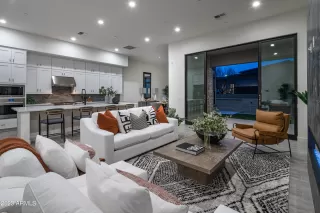 Photo #6: 6411946 Listing 