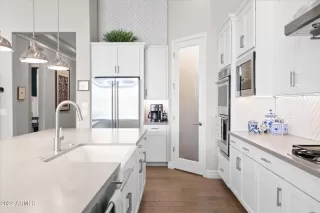 Photo #5: 6412920 Listing