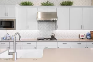 Photo #6: 6412920 Listing