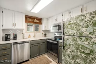 Photo #6: 6414489 Listing