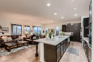 Photo #3: 6414497 Listing