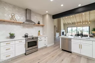 Photo #5: 6415197 Listing