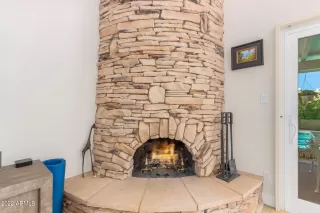 Photo #5: 6415500 Listing