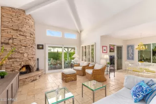 Photo #6: 6415500 Listing
