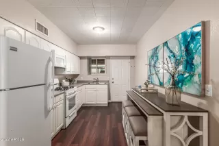 Photo #6: 6415529 Listing