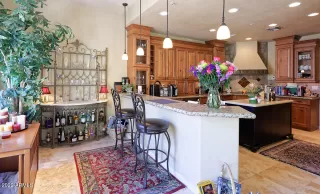 Photo #4: 6415617 Listing