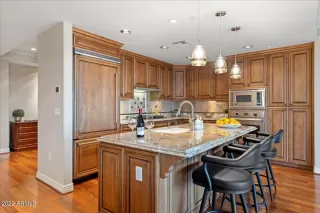 Photo #3: 6415800 Listing