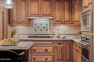 Photo #5: 6415800 Listing